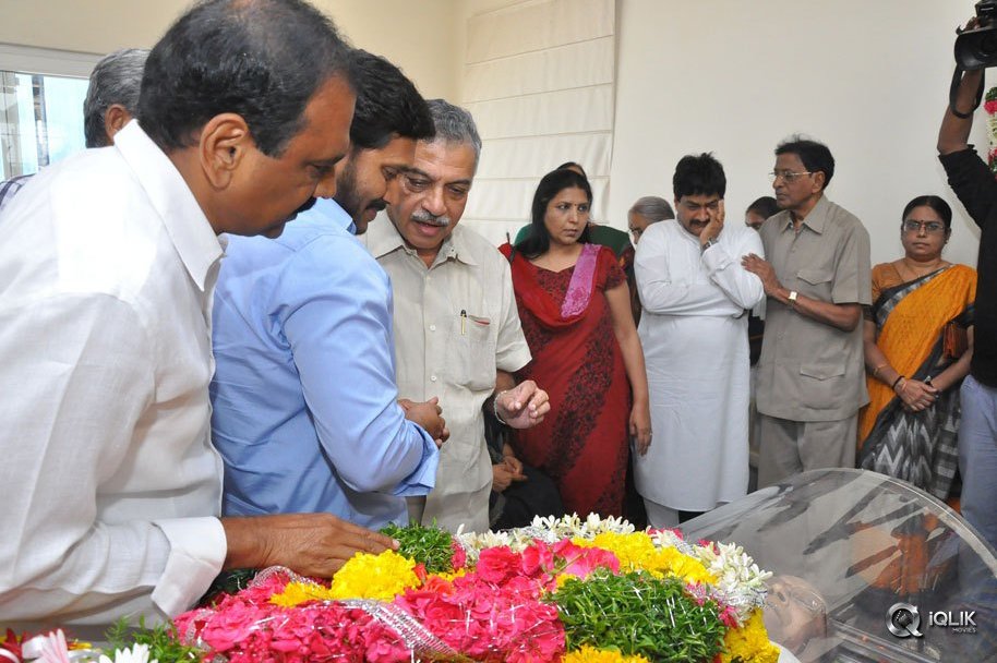 Celebs-Pay-Condolences-to-C-Narayana-Reddy